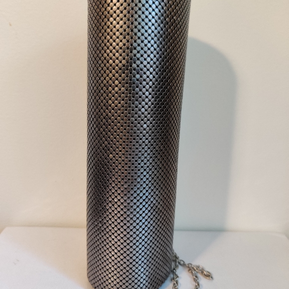 BCBG Silver Liquid Metal Barrel Clutch Bag EUC 🛍️ - Picture 5 of 11